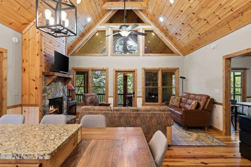 82 Queens Lane, Blue Ridge, Georgia