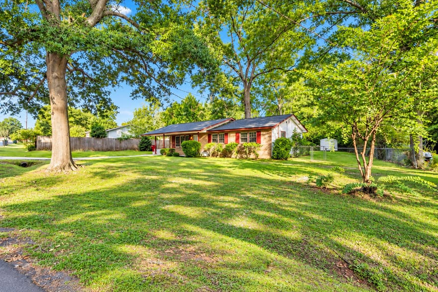 413 Davis Drive, Centerville, Georgia