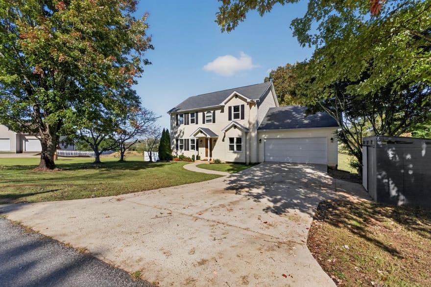 245 Foothills Drive, Murrayville, Georgia