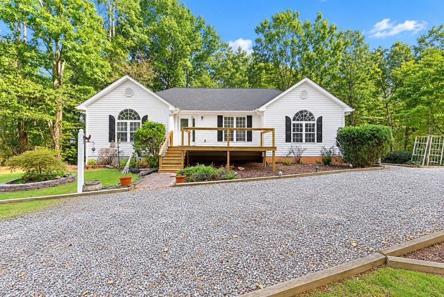 6140 Henry Smith Road, Murrayville, Georgia