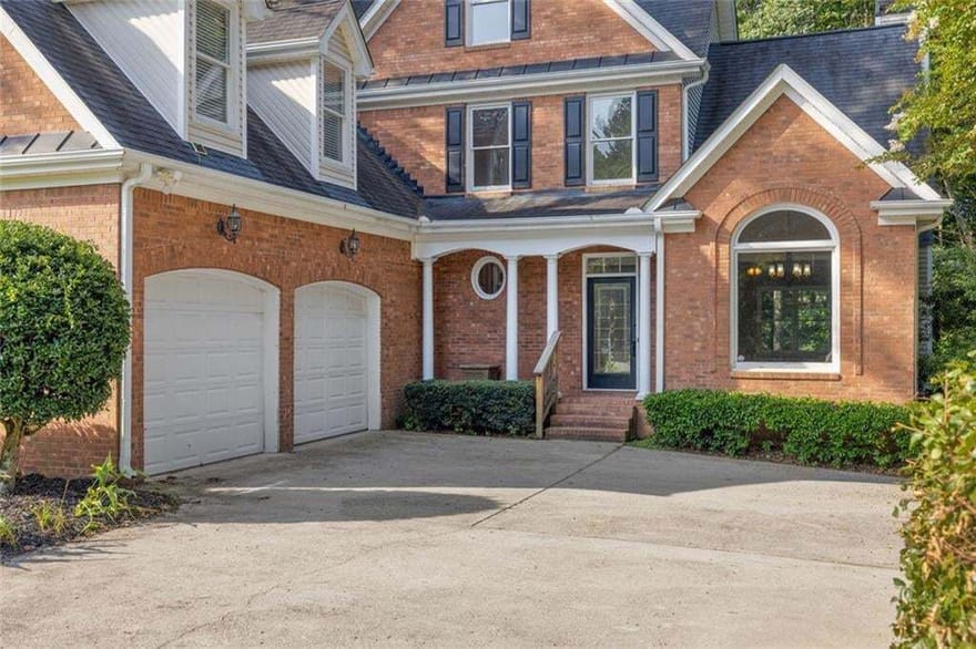 395 Amberbrook Circle, Grayson, Georgia