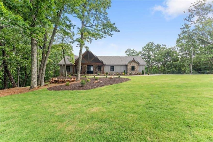 1055 S Laceola Road, Cleveland, Georgia